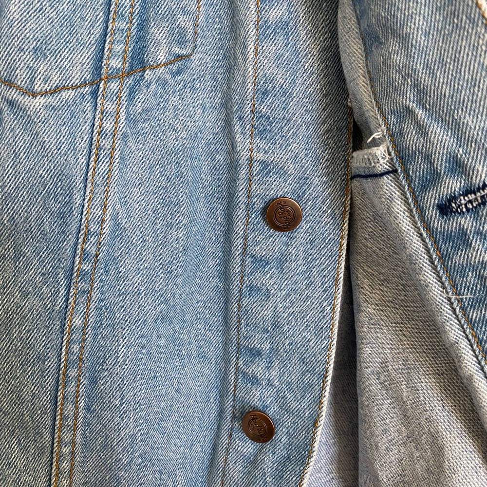 Hard Rock Cafe Denim with Logo Patch - Picture 4 of 4